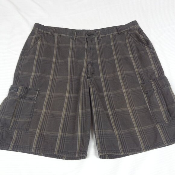 WRANGLER BROWN GRAY PLAID MENS CARGO SHORTS SIZE 46 L74 - Picture 1 of 7